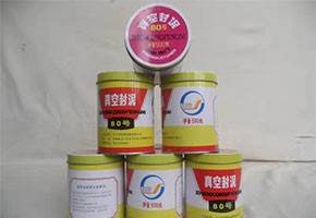 本產(chǎn)品是由潤(rùn)滑油基礎(chǔ)油經(jīng)精餾、深度處理、調(diào)合并經(jīng)后處理工序制得。本產(chǎn)品用作真空冶煉、真空噴涂、電子管制造和原子能工業(yè)等真空設(shè)備的固定接頭、經(jīng)常需要拆卸部分的密封或系統(tǒng)中有可疑泄漏點(diǎn)時(shí)的暫時(shí)性密封。按規(guī)